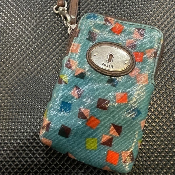 Fossil Key Per Coated Wristlet - Picture 3 of 11